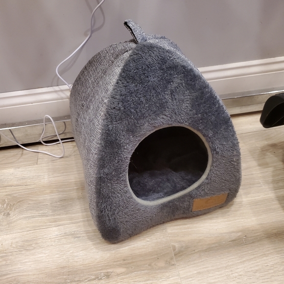 SOLD-Soft Cat Bed Warm Semi-Enclosed Cat House Kennel for Dogs Cats Deep Sleep - Picture 2 of 3